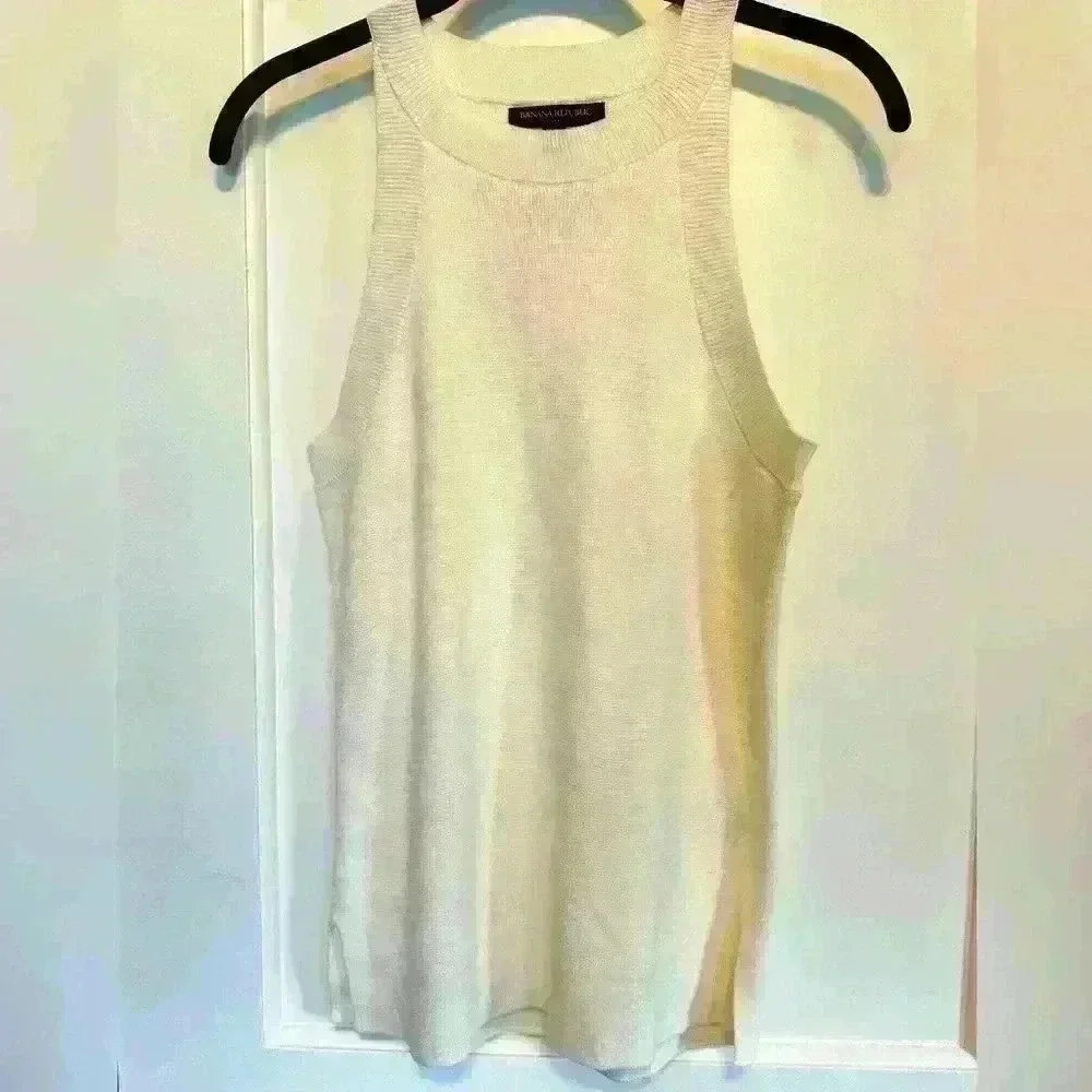 Banana Republic NWT sweater tank, XS
